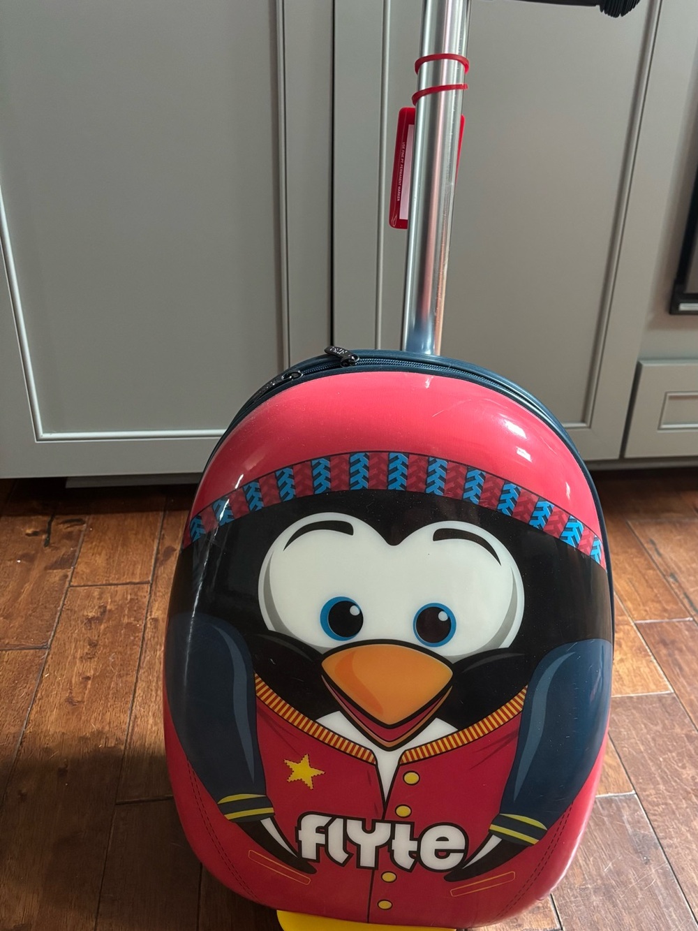 2-in-1 Zinc Flyte Midi 18-Inch Perry the Penguin Scooter/Suitcase